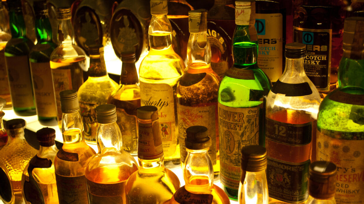 Przegląd prasy. Szkocka whisky zalewa Polskę